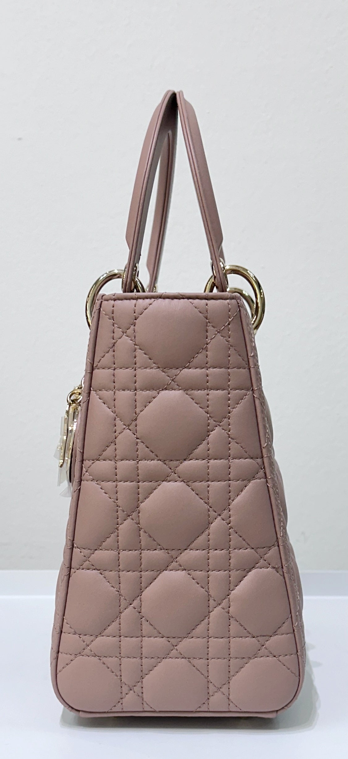 CHRISTIAN DIOR Lambskin Cannage Medium Lady Dior Fard