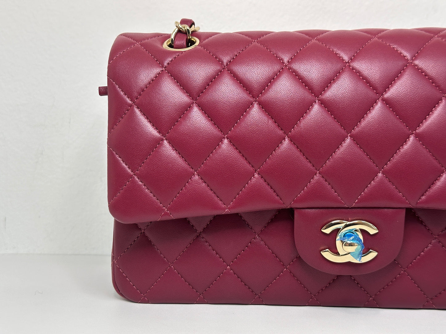 CHANEL MEDIUM 21A CLASSIC DOUBLE FLAP BAG LAMBSKIN DARK RED LGHW ULLK microchip