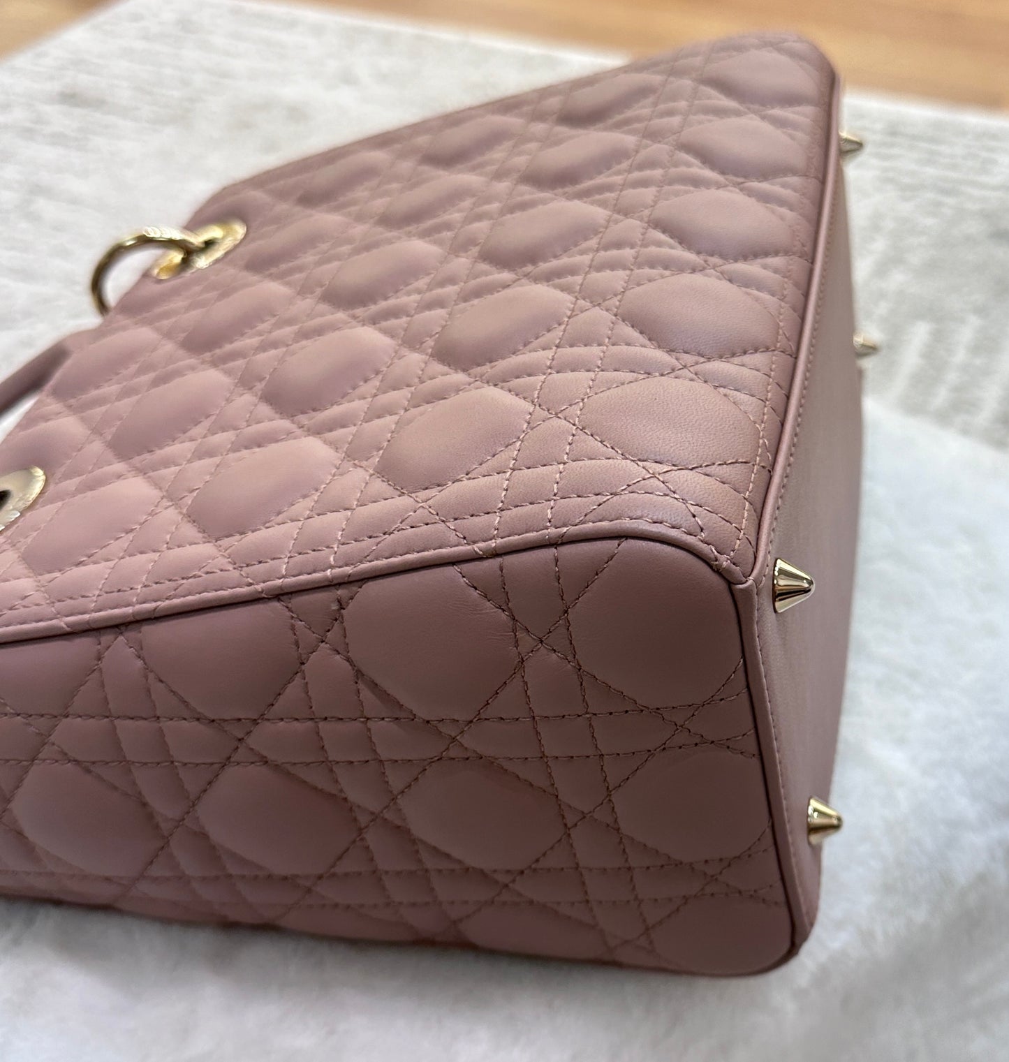 CHRISTIAN DIOR Lambskin Cannage Medium Lady Dior Fard