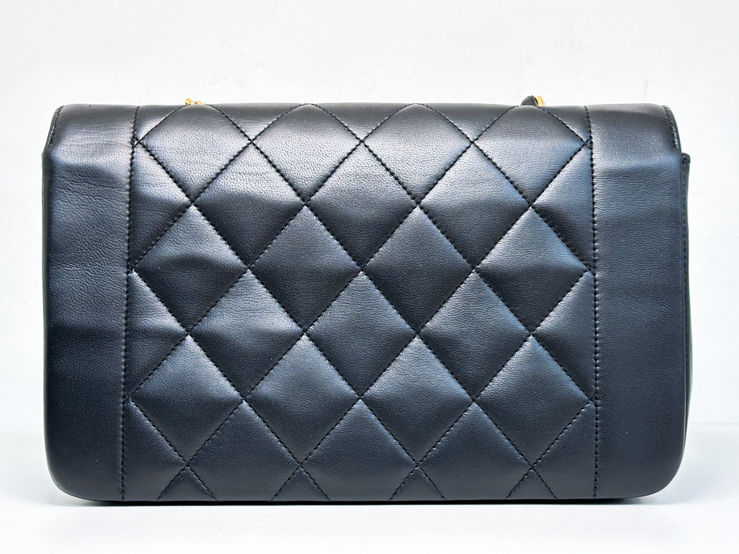 Chanel Vintage Quilted Diana Flap Bag Black Lambskin 3266 holo