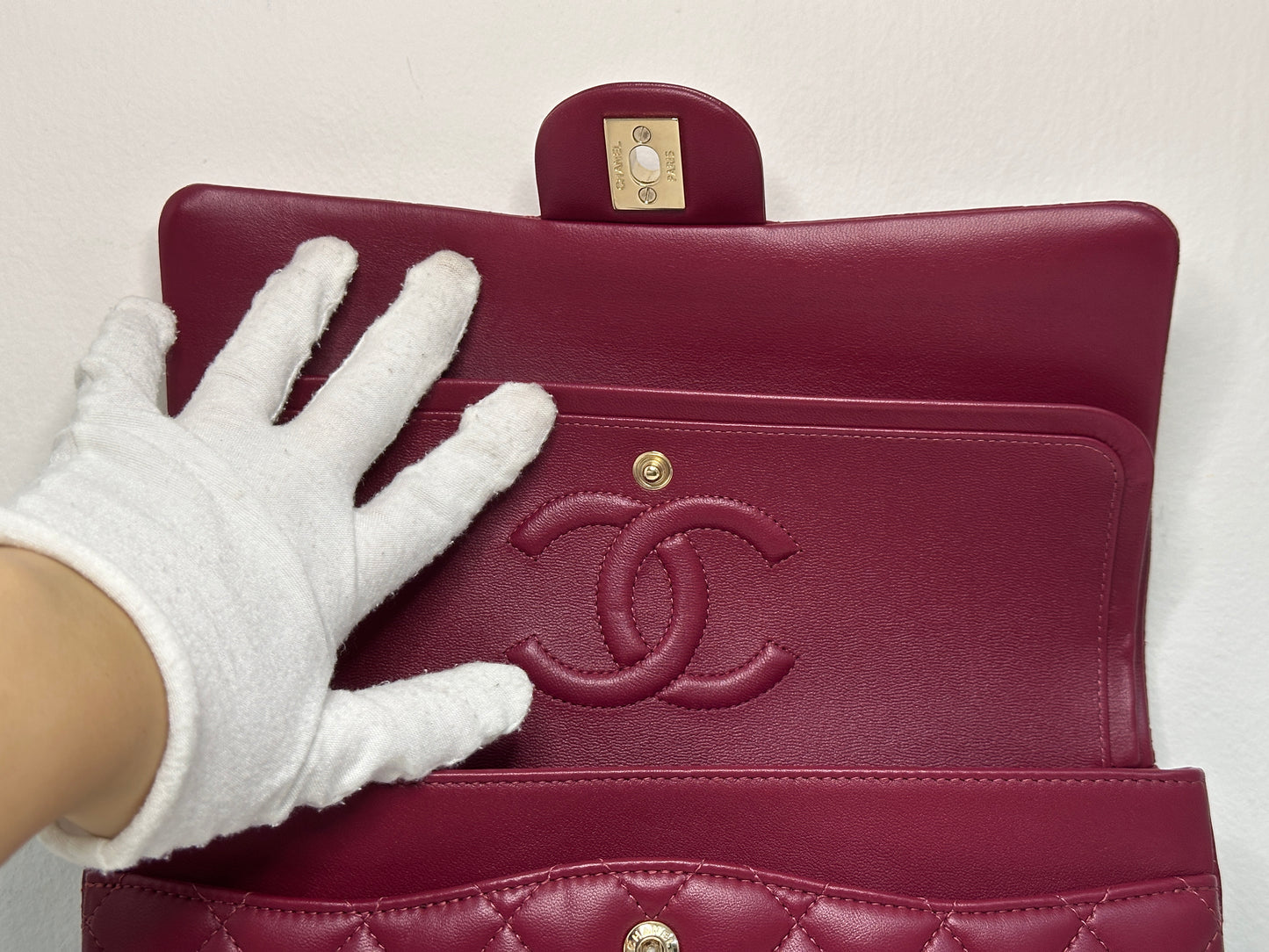 CHANEL MEDIUM 21A CLASSIC DOUBLE FLAP BAG LAMBSKIN DARK RED LGHW ULLK microchip