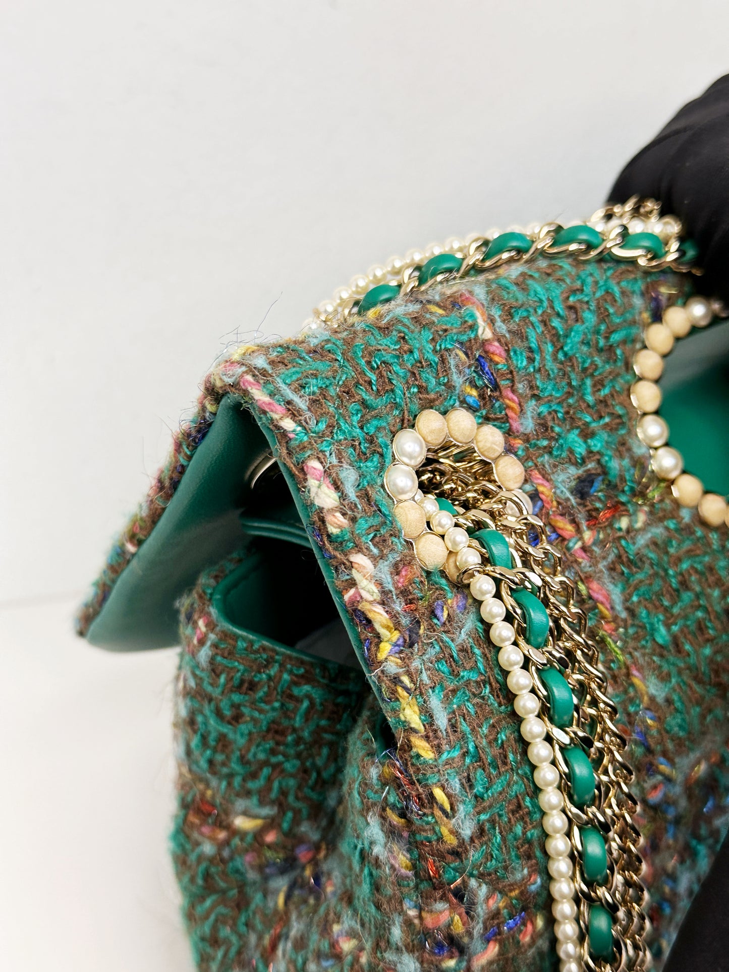 Chanel 23A Women CC Flap Bag Top Handle Wool Silk Green Tweed Glass Wooden Pearls K5TP microchip