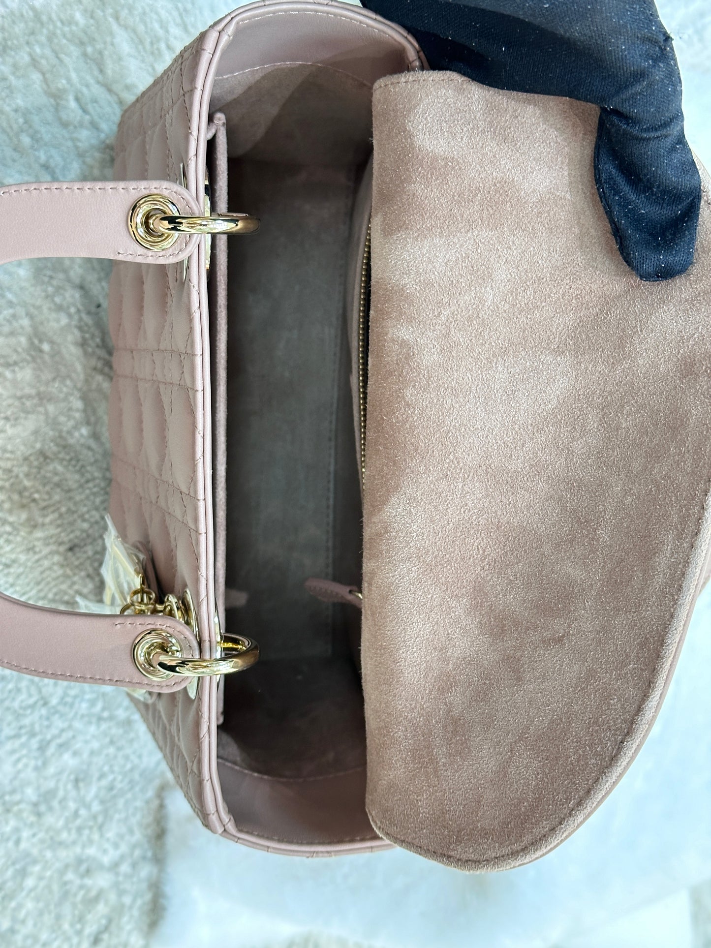 CHRISTIAN DIOR Lambskin Cannage Medium Lady Dior Fard