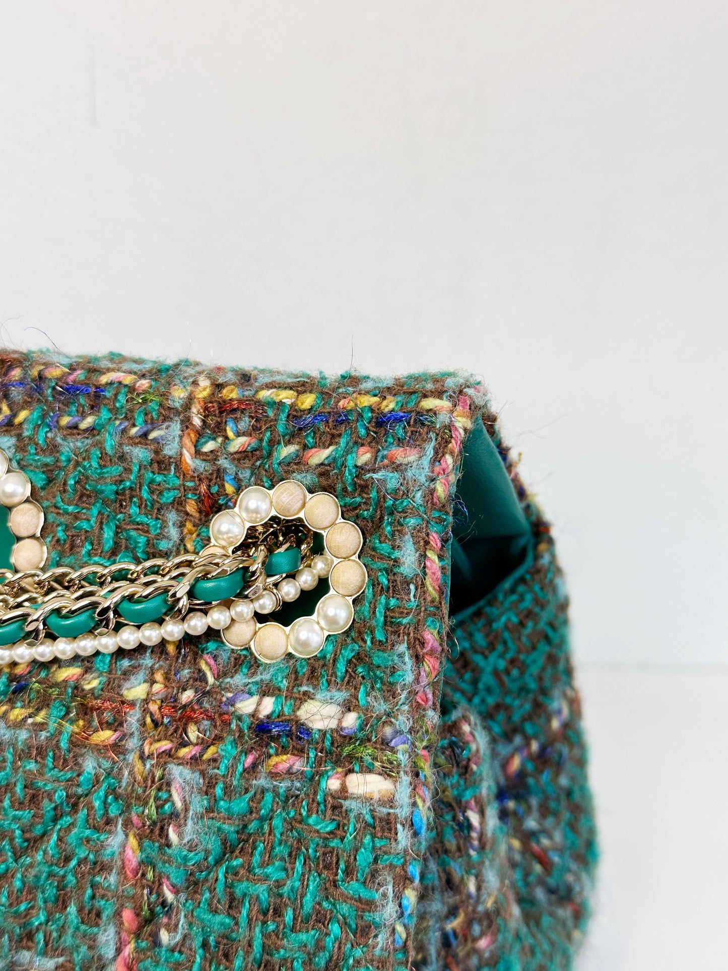 Chanel 23A Women CC Flap Bag Top Handle Wool Silk Green Tweed Glass Wooden Pearls K5TP microchip