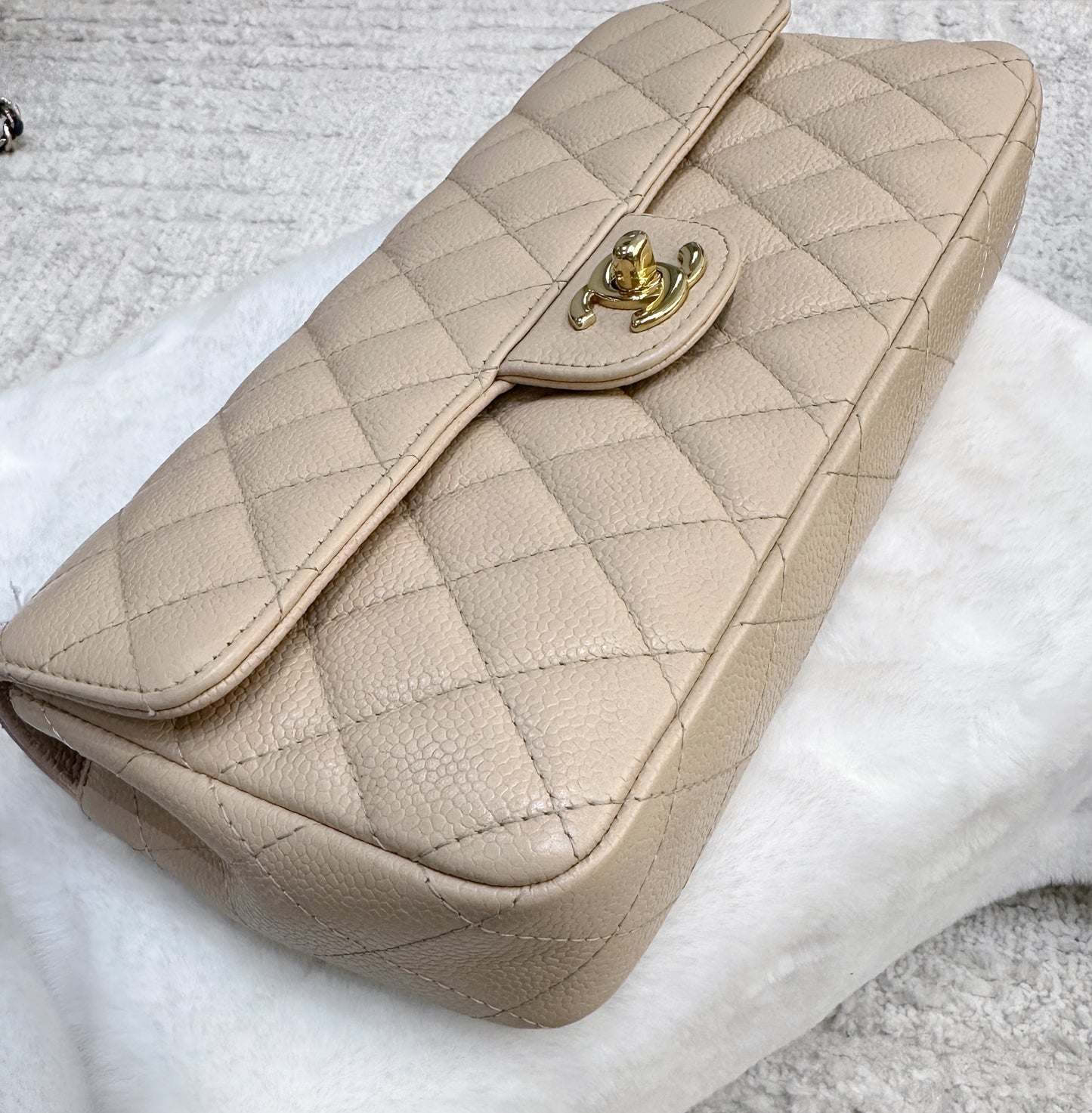 Chanel Classic Vintage Clutch East-west in Beige Color
