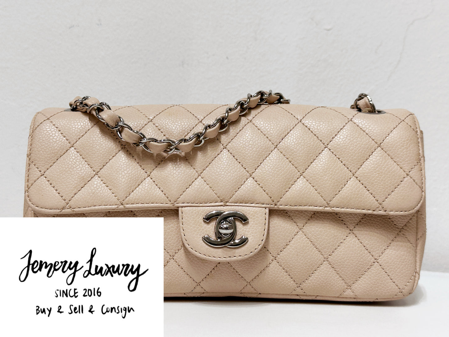 Chanel Classic Vintage Clutch East-west in Beige Color SHW 97 holo