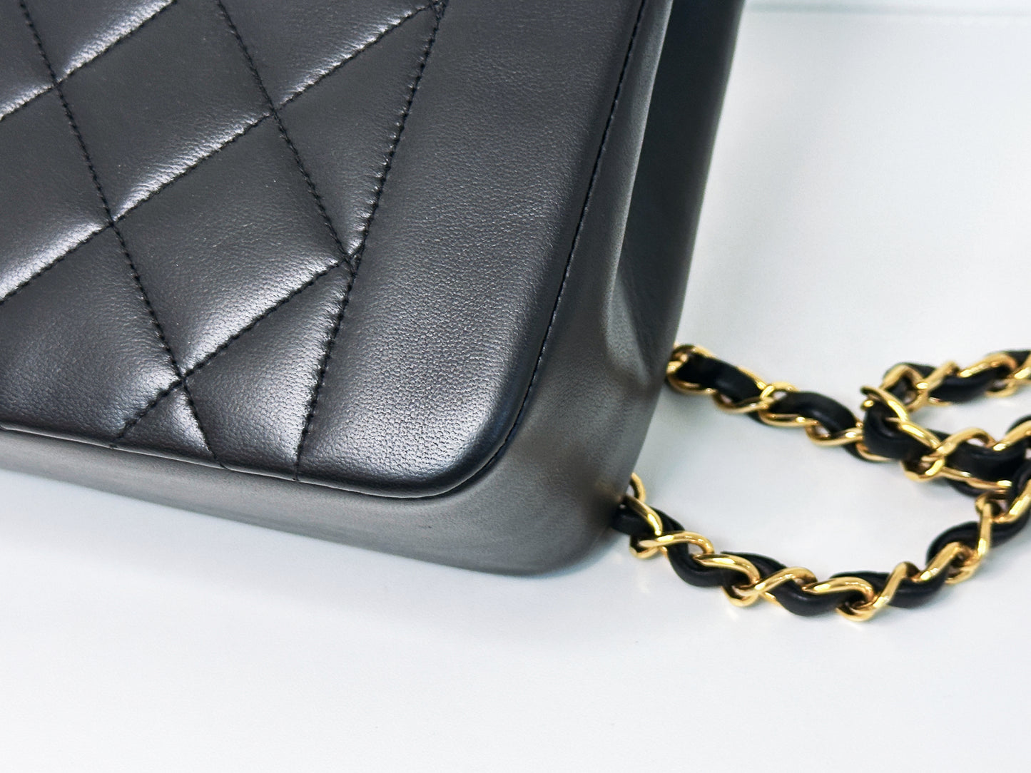 Chanel Vintage Quilted Diana Flap Bag Black Lambskin 3266 holo