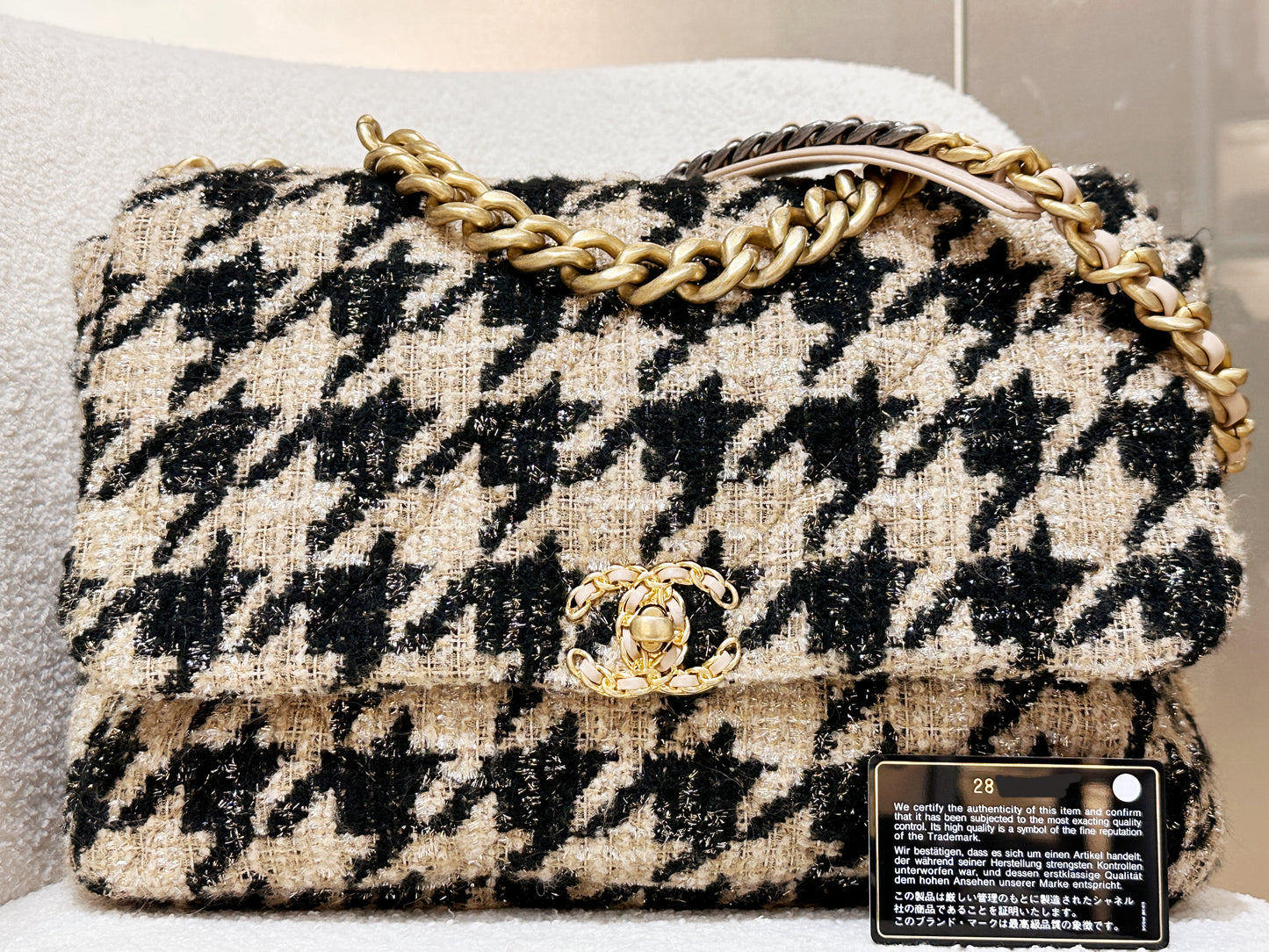 CHANEL 19 Maxi Flap Bag in 19K Beige Black Houndstooth Tweed 2876 holo card