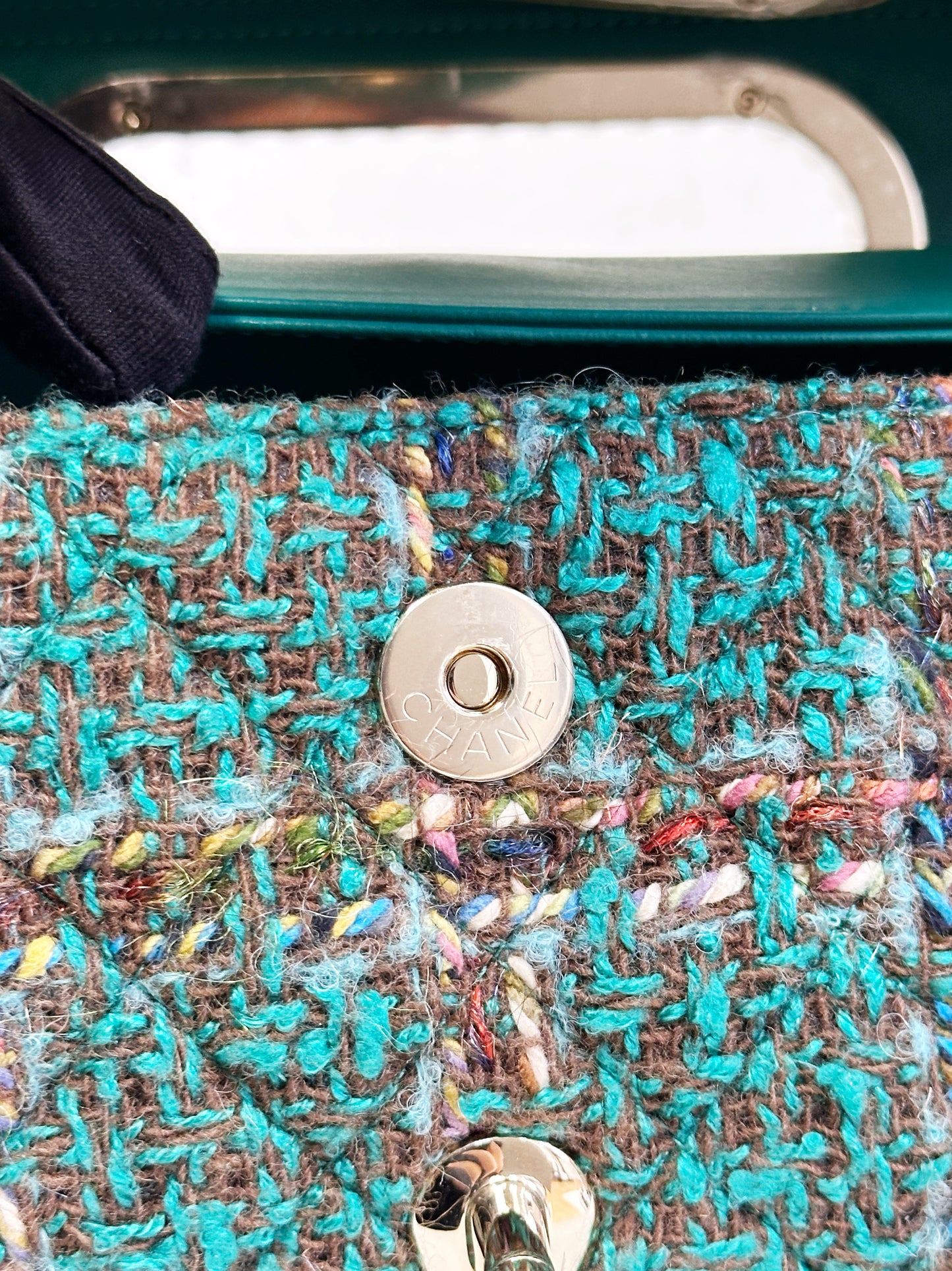 Chanel 23A Women CC Flap Bag Top Handle Wool Silk Green Tweed Glass Wooden Pearls K5TP microchip