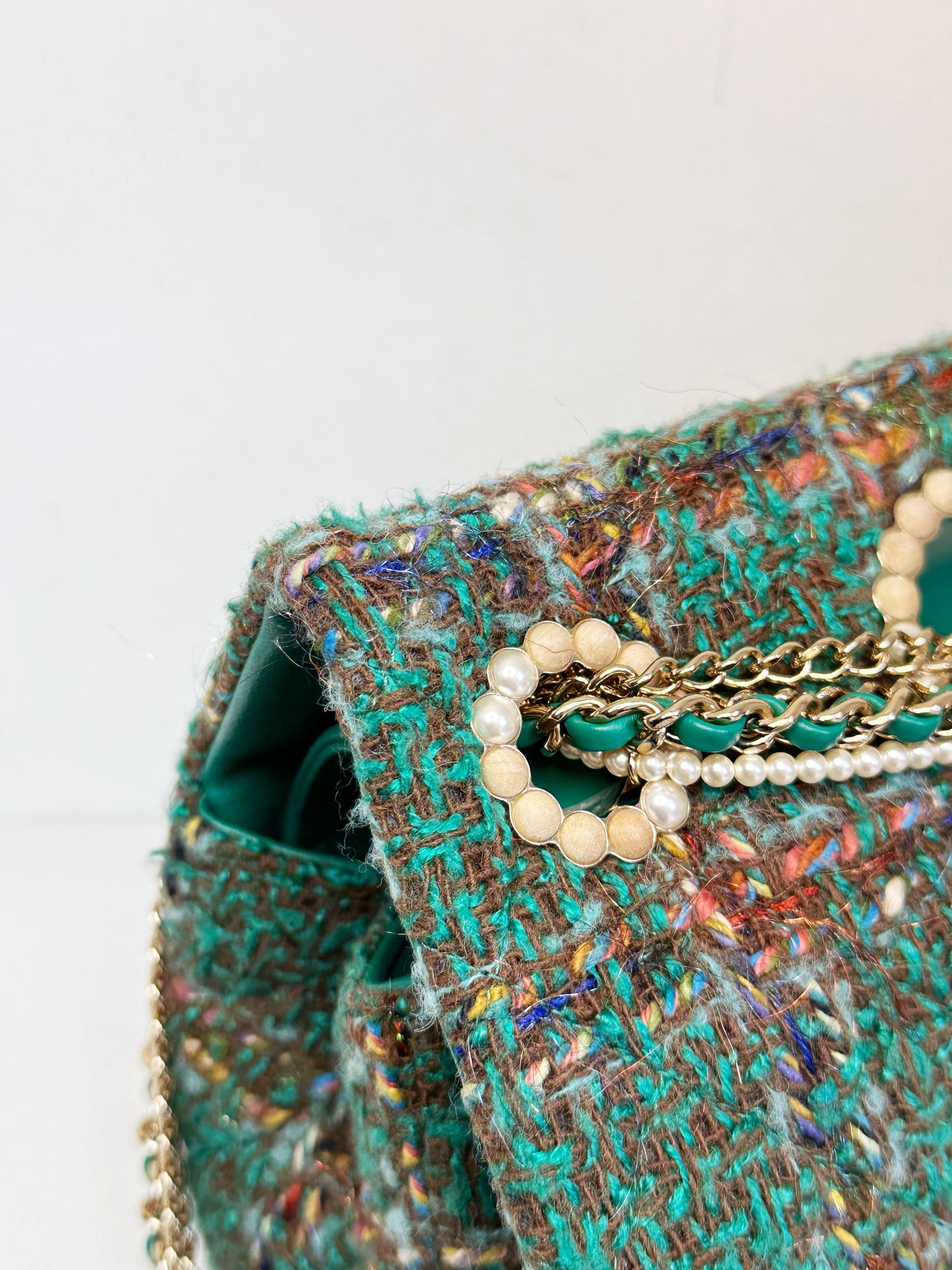 Chanel 23A Women CC Flap Bag Top Handle Wool Silk Green Tweed Glass Wooden Pearls K5TP microchip