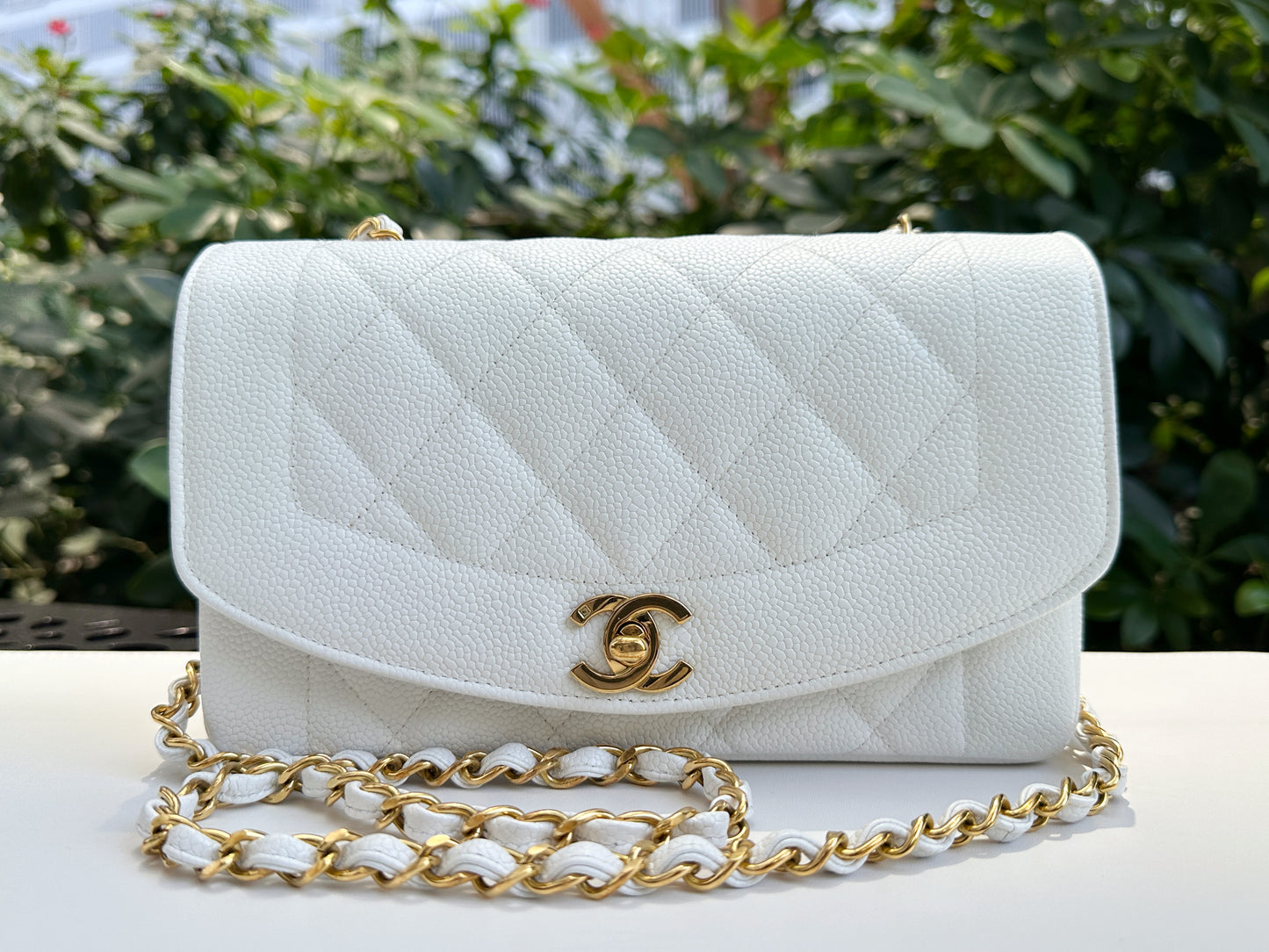 Chanel Vintage Quilted Diana Flap Bag Caviar White 33 holo card