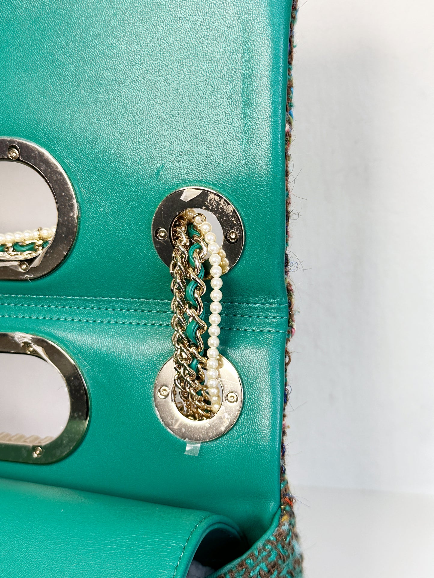 Chanel 23A Women CC Flap Bag Top Handle Wool Silk Green Tweed Glass Wooden Pearls K5TP microchip