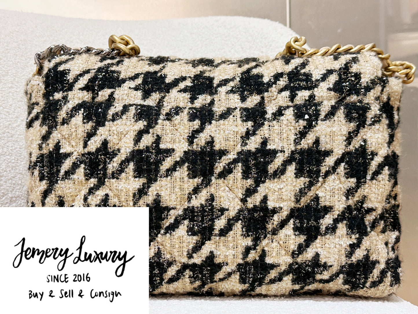 CHANEL 19 Maxi Flap Bag in 19K Beige Black Houndstooth Tweed 2876 holo card