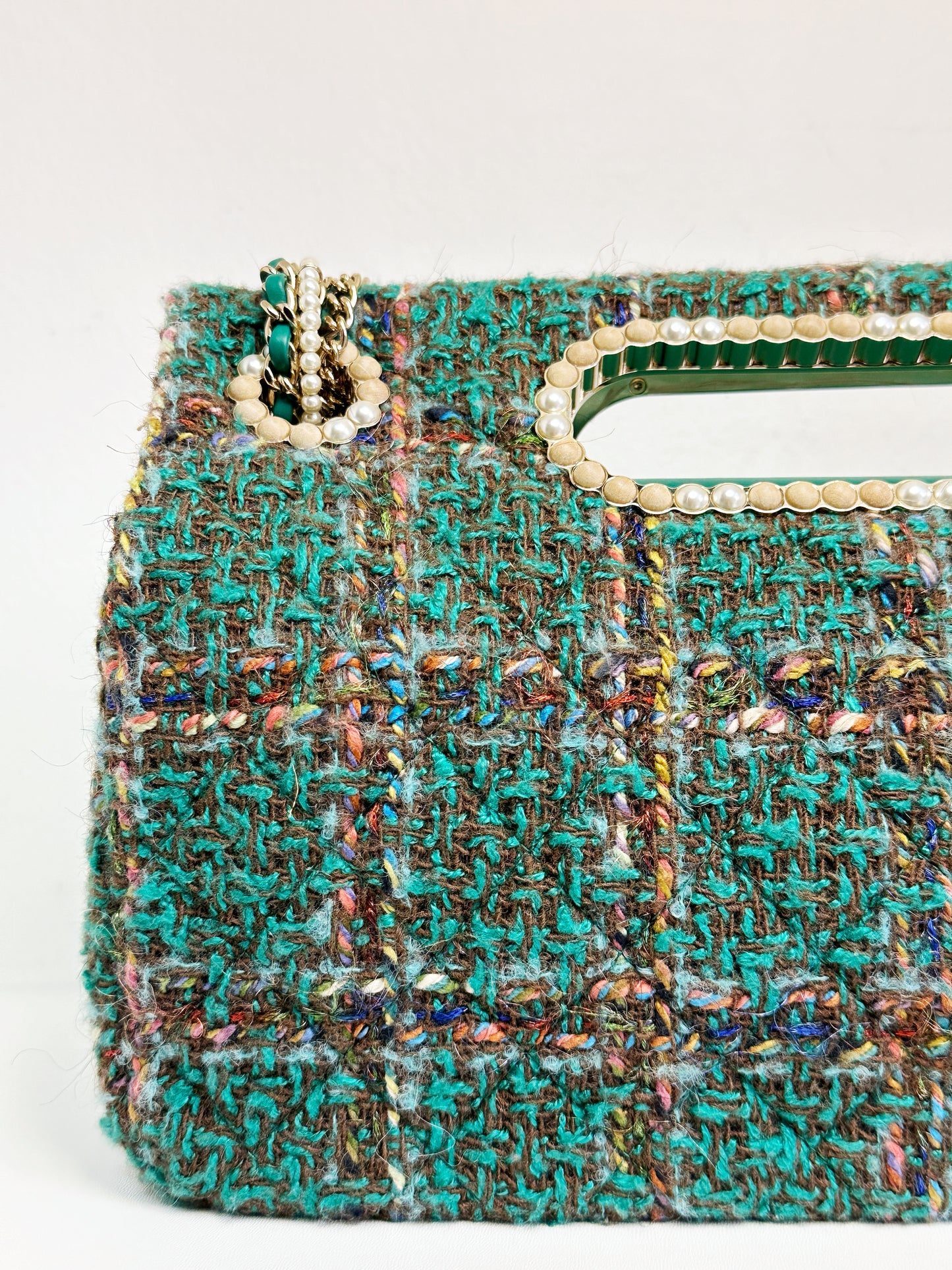 Chanel 23A Women CC Flap Bag Top Handle Wool Silk Green Tweed Glass Wooden Pearls K5TP microchip