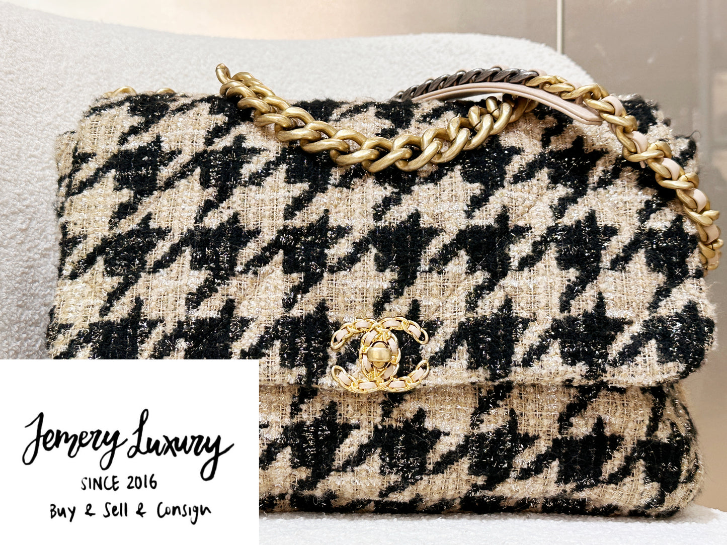 CHANEL 19 Maxi Flap Bag in 19K Beige Black Houndstooth Tweed 2876 holo card