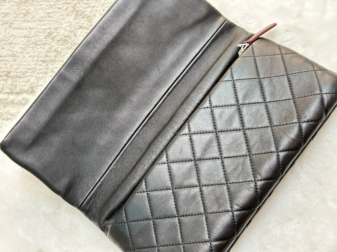 Chanel Beauty CC Lambskin Clutch Quilted Black