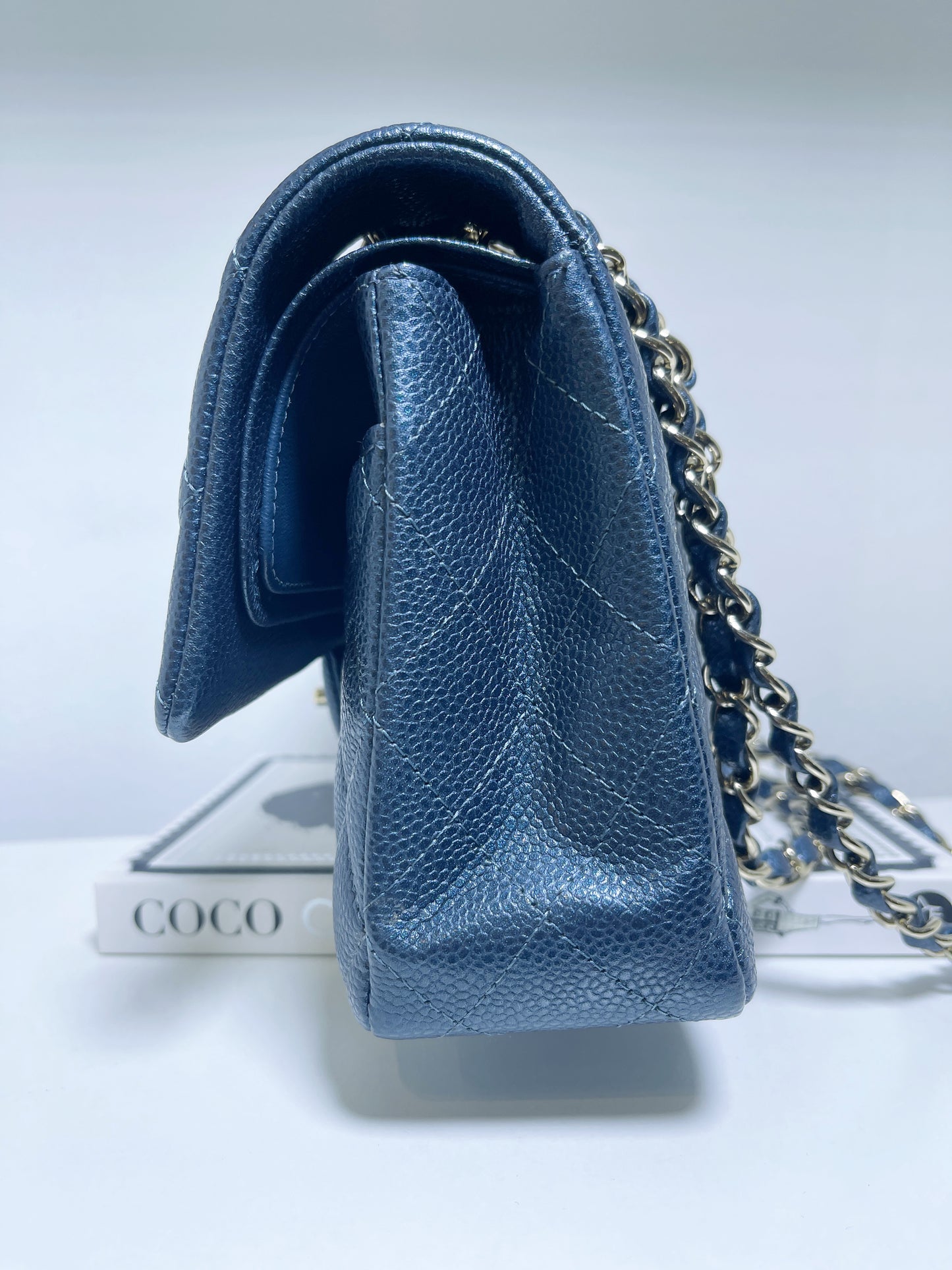 18S CHANEL PEARLY NAVY BLUE CAVIAR MEDIUM CLASSIC DOUBLE FLAP BAG GHW