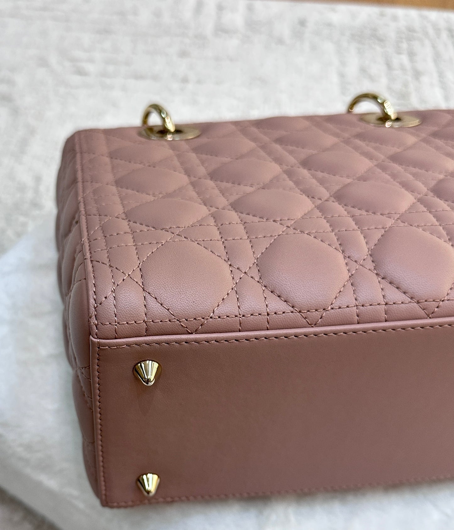 CHRISTIAN DIOR Lambskin Cannage Medium Lady Dior Fard