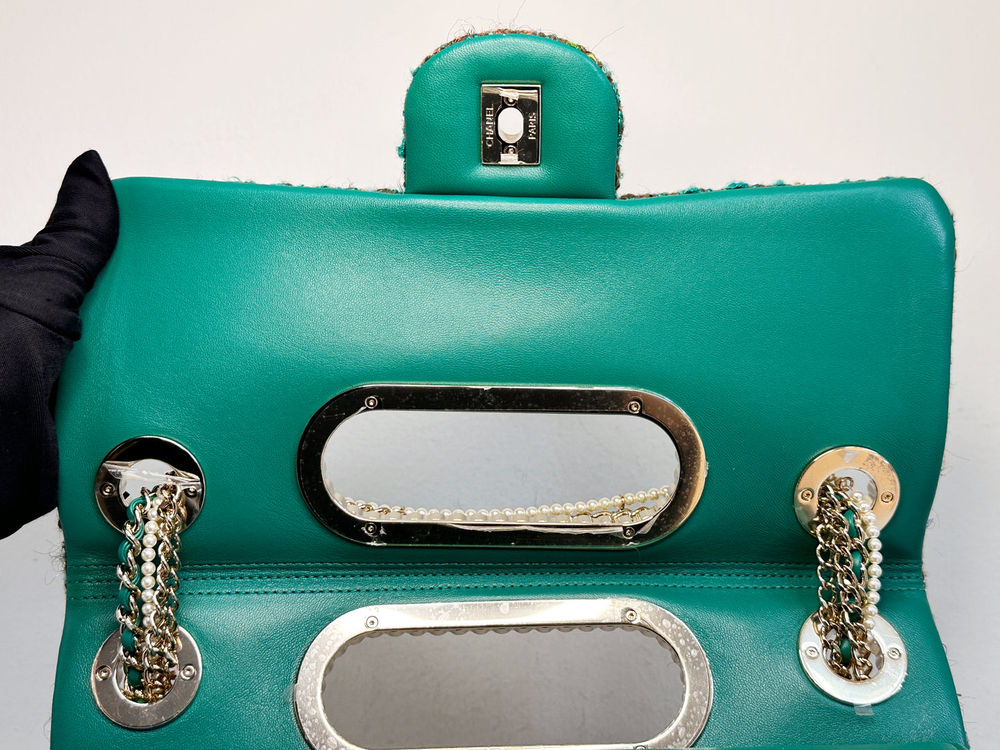 Chanel 23A Women CC Flap Bag Top Handle Wool Silk Green Tweed Glass Wooden Pearls K5TP microchip
