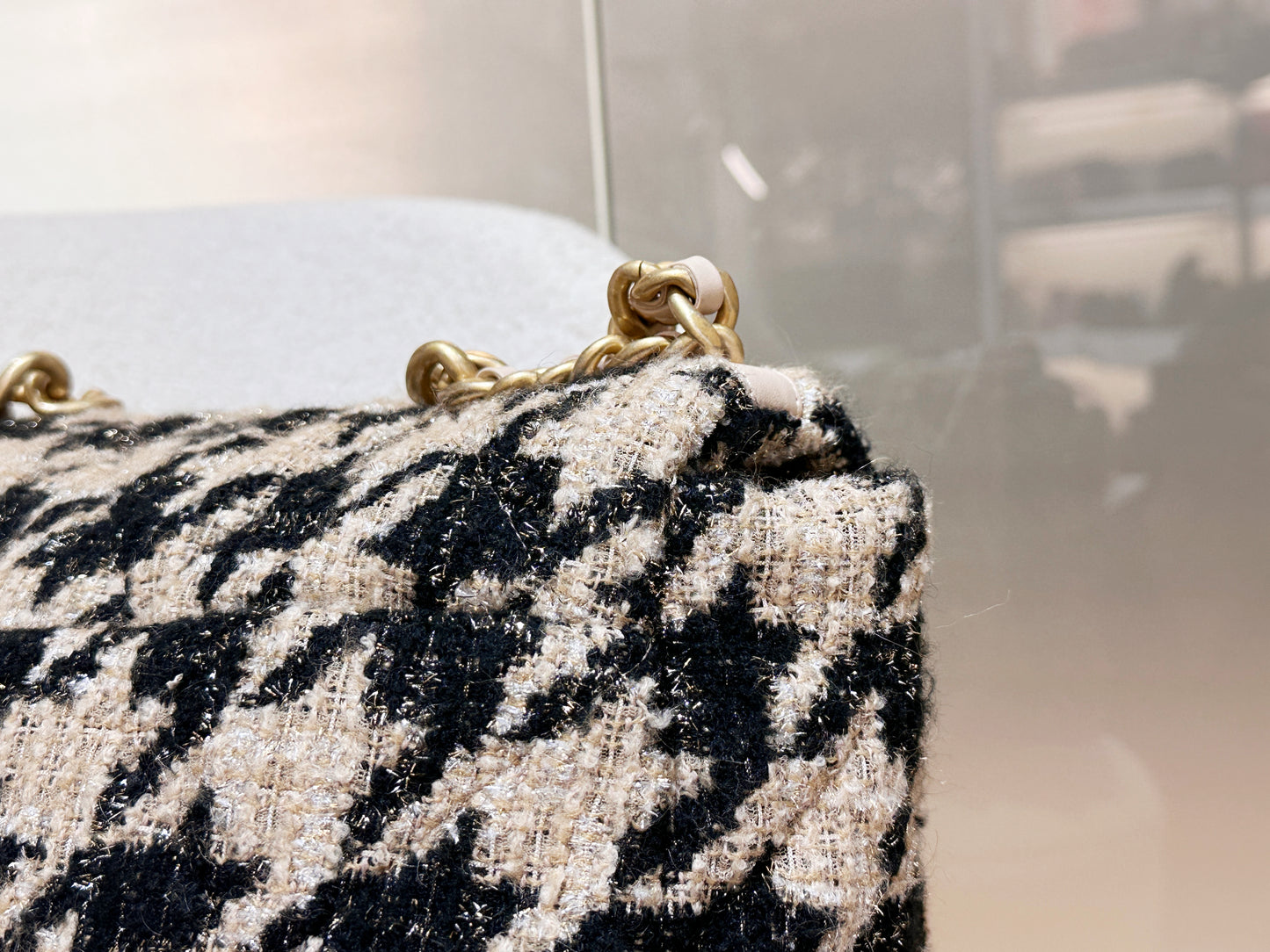 CHANEL 19 Maxi Flap Bag in 19K Beige Black Houndstooth Tweed 2876 holo card