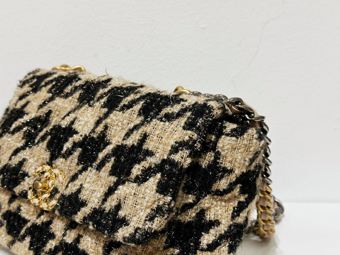 CHANEL 19 Medium Flap Bag in 19K Beige Black Houndstooth Tweed 2863 holo card