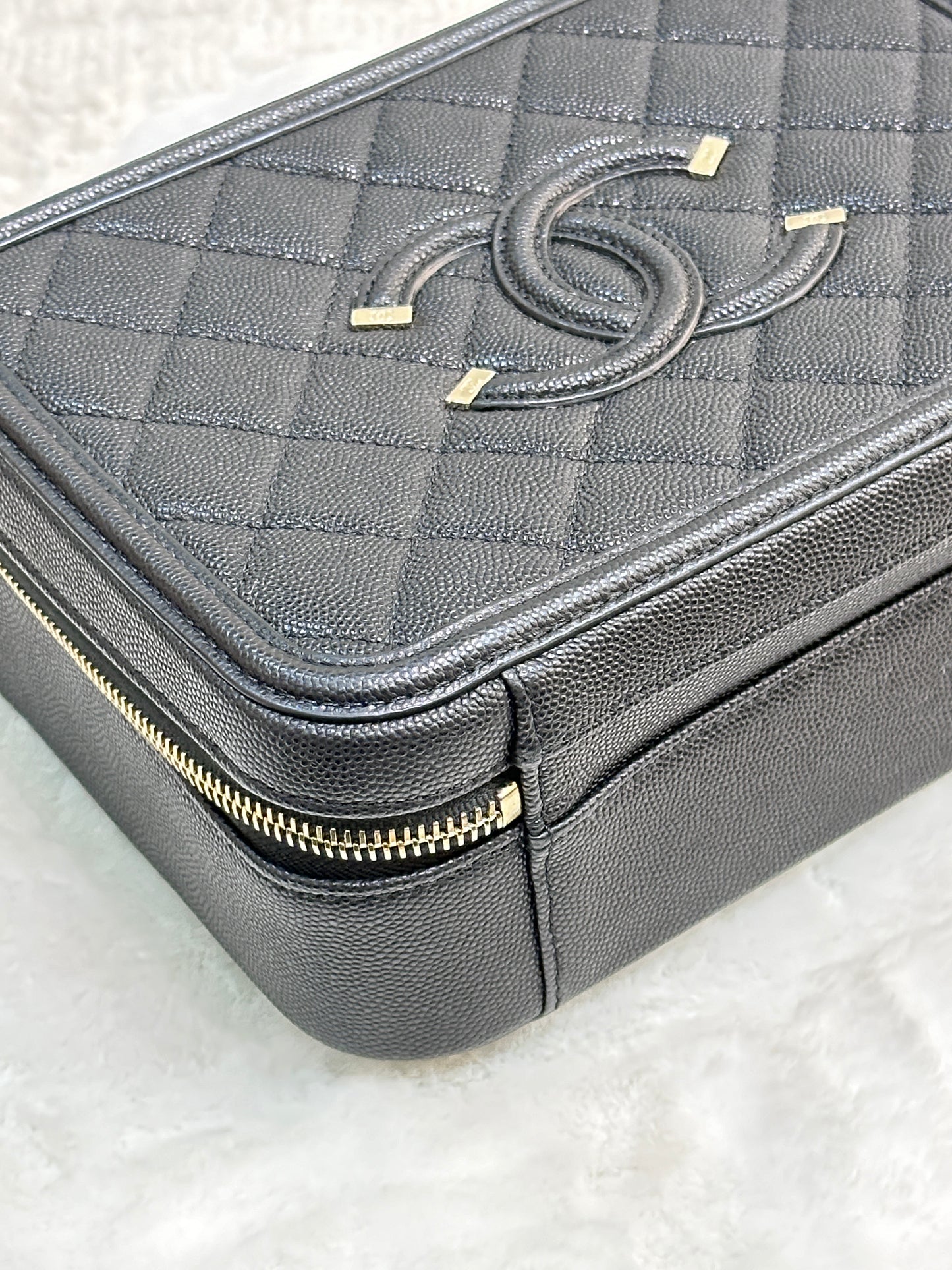 Chanel Filigree Vanity Case Quilted Caviar Medium Black