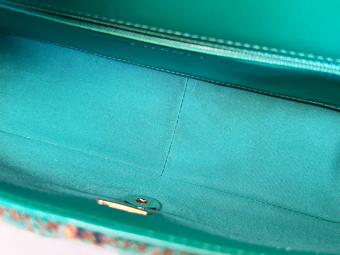 Chanel 23A Women CC Flap Bag Top Handle Wool Silk Green Tweed Glass Wooden Pearls K5TP microchip