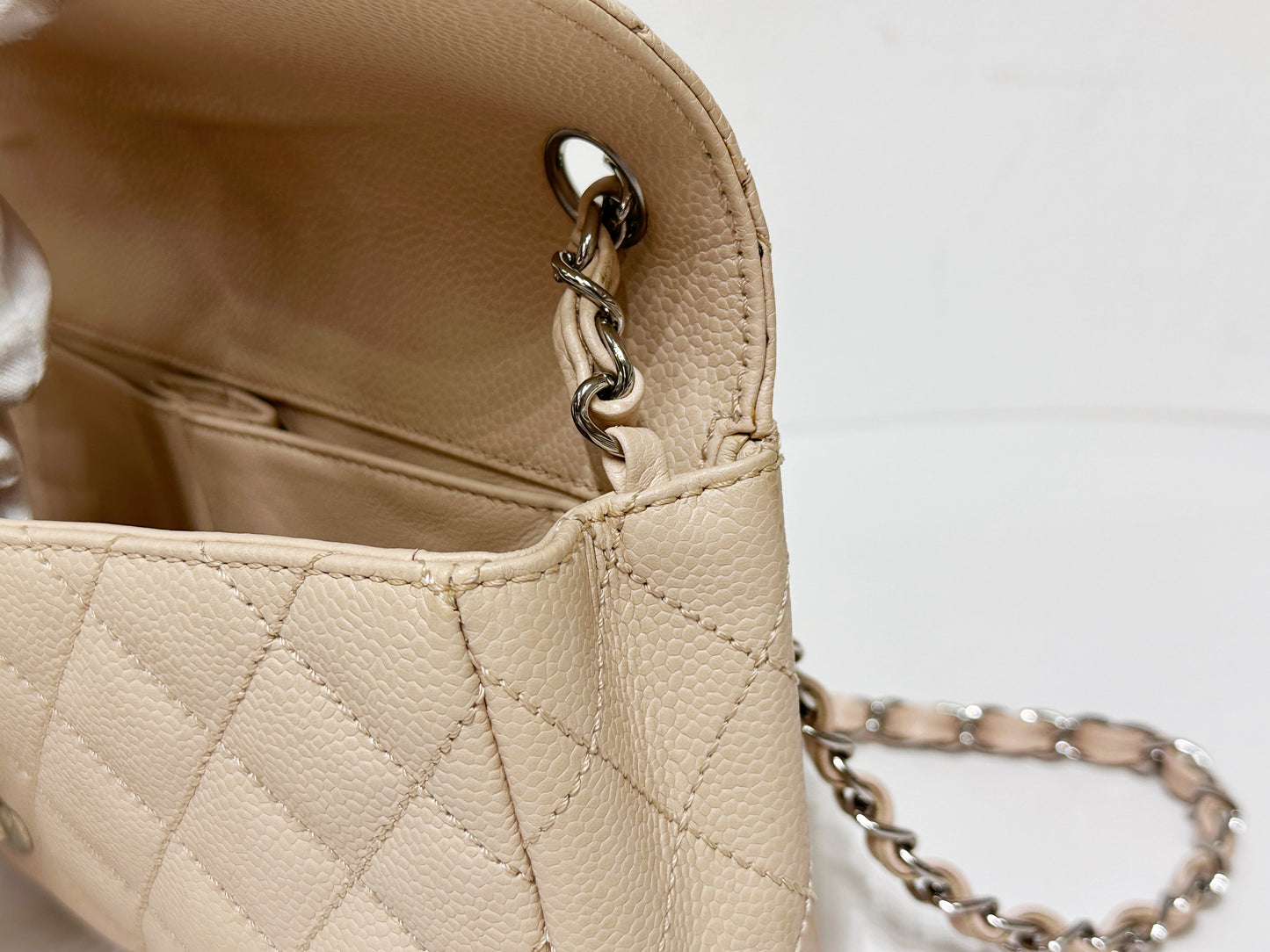 Chanel Classic Vintage Clutch East-west in Beige Color SHW 97 holo