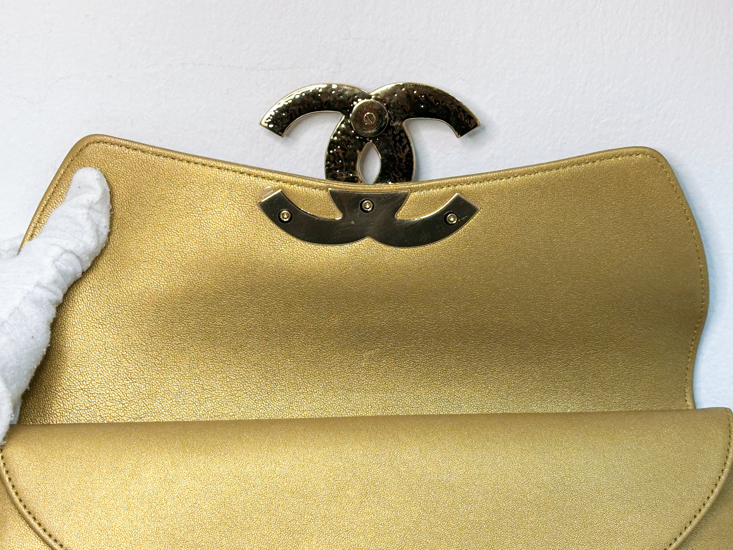Chanel Lambskin Evening In Egypt Clutch Gold 2815 holo card
