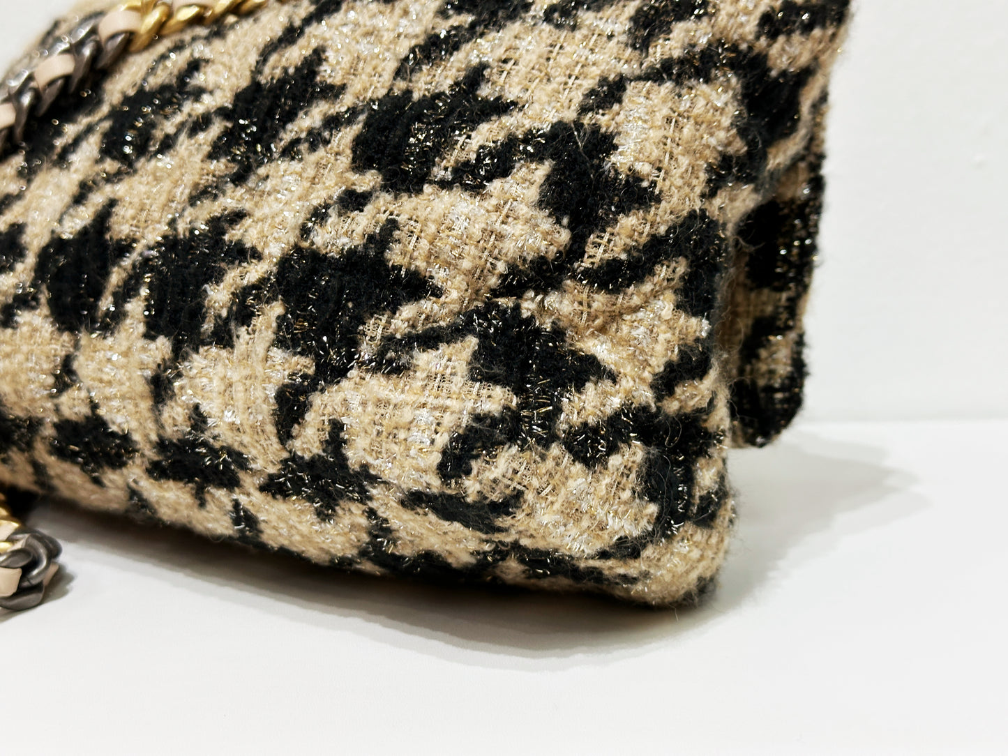 CHANEL 19 Medium Flap Bag in 19K Beige Black Houndstooth Tweed 2863 holo card