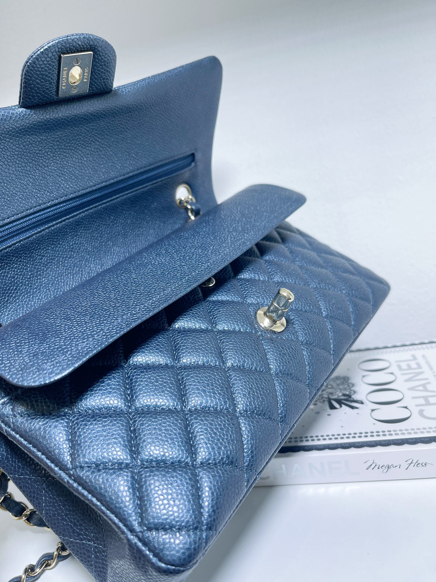 18S CHANEL PEARLY NAVY BLUE CAVIAR MEDIUM CLASSIC DOUBLE FLAP BAG GHW