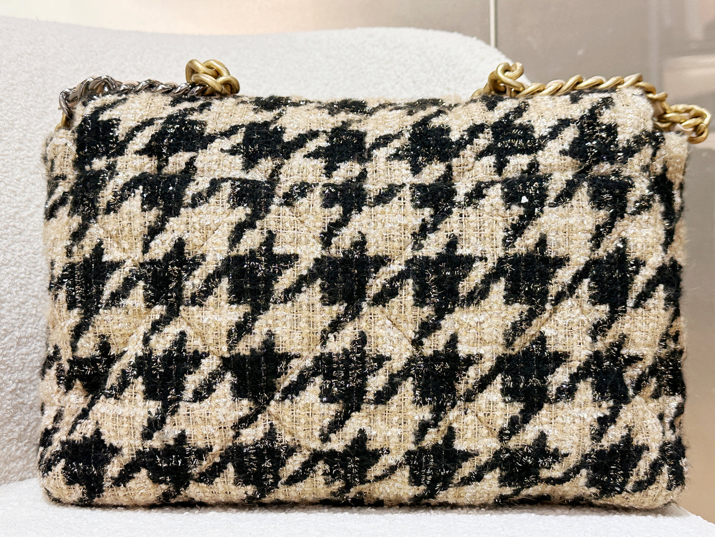 CHANEL 19 Maxi Flap Bag in 19K Beige Black Houndstooth Tweed 2876 holo card