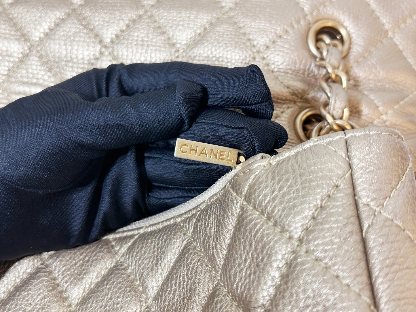 Chanel 2018 Calfskin Quilted XXL Travel Flap shoulder bag Metallic Gold GHW 2510 holo card