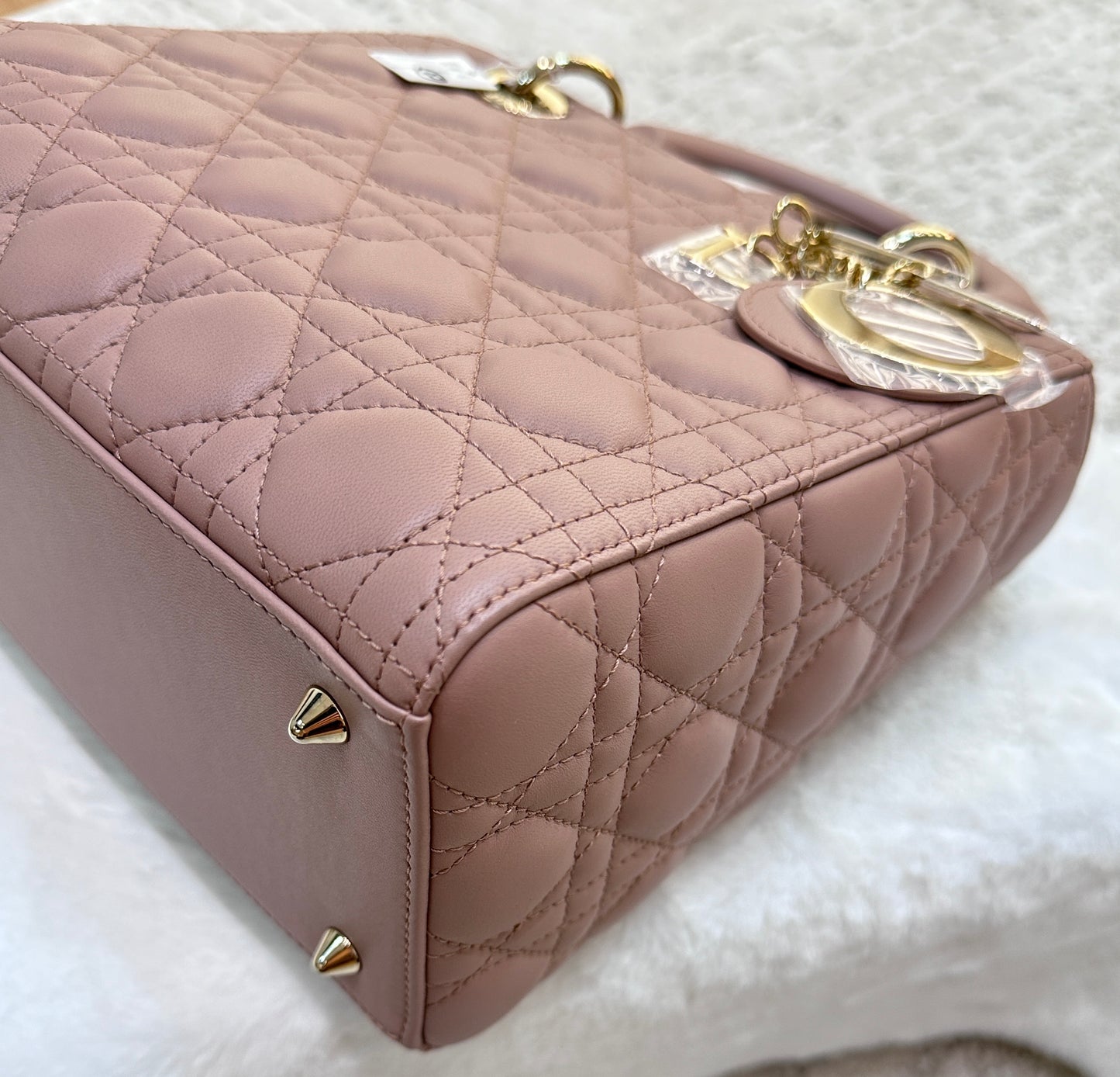 CHRISTIAN DIOR Lambskin Cannage Medium Lady Dior Fard