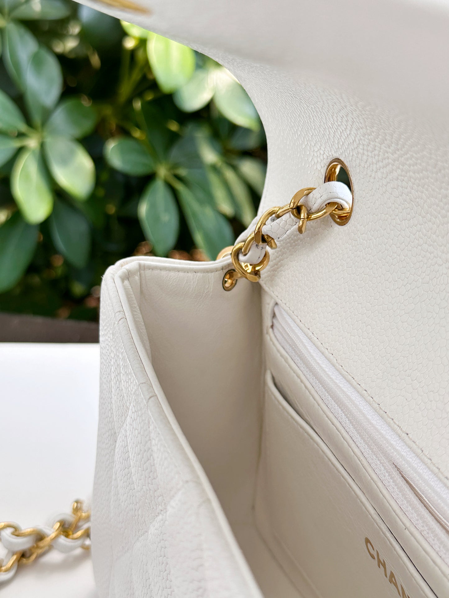 Chanel Vintage Quilted Diana Flap Bag Caviar White 33 holo card