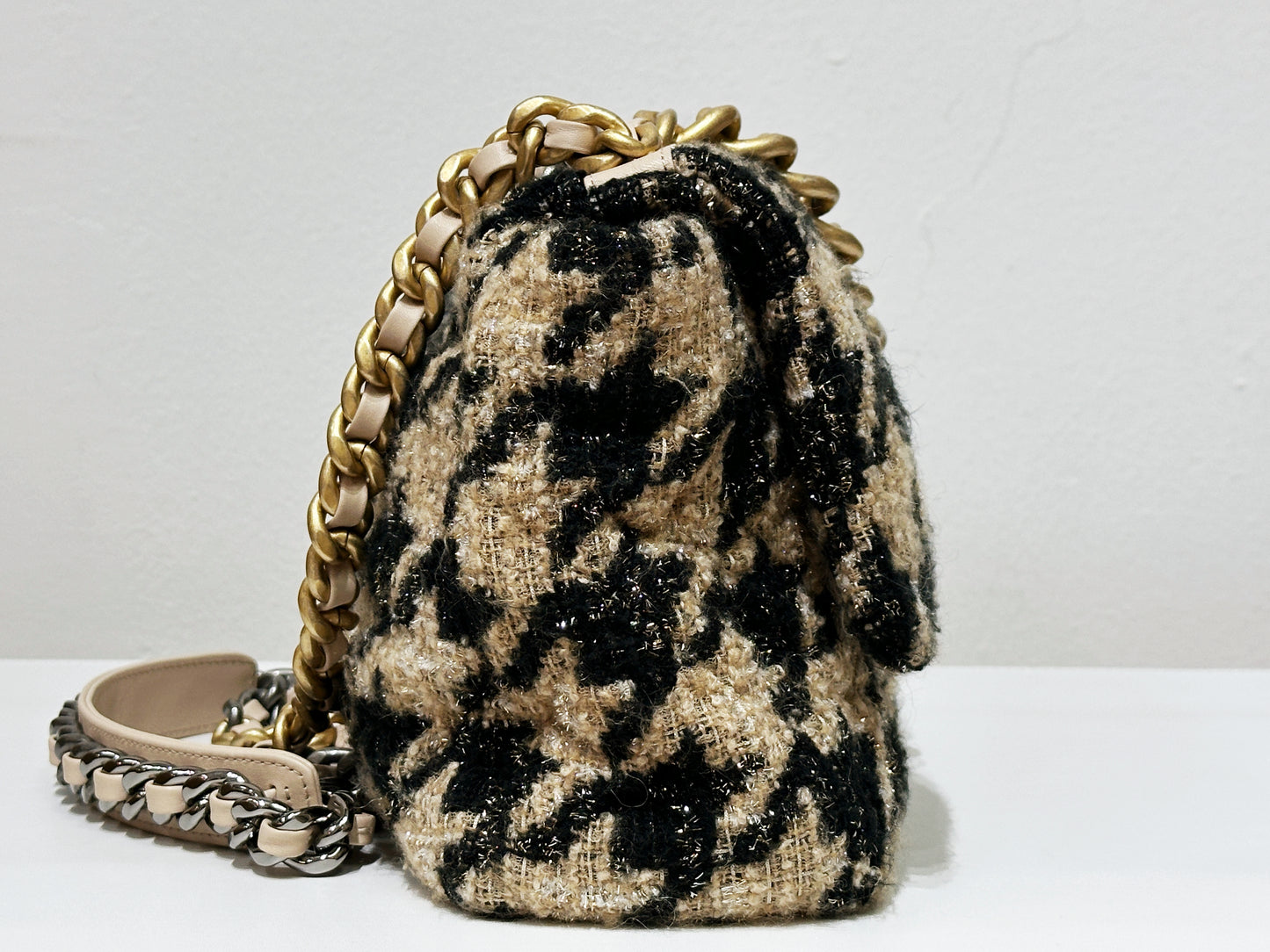 CHANEL 19 Medium Flap Bag in 19K Beige Black Houndstooth Tweed 2863 holo card
