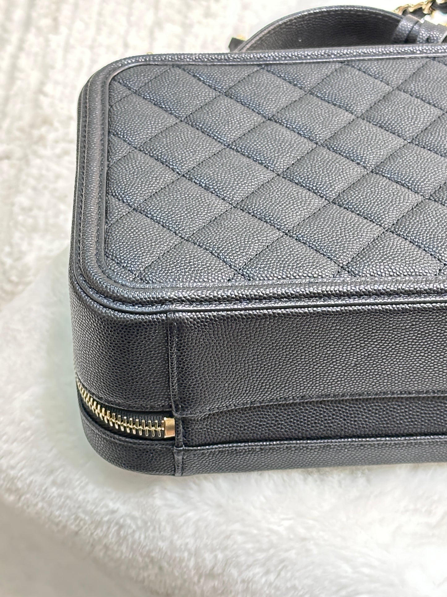 Chanel Filigree Vanity Case Quilted Caviar Medium Black