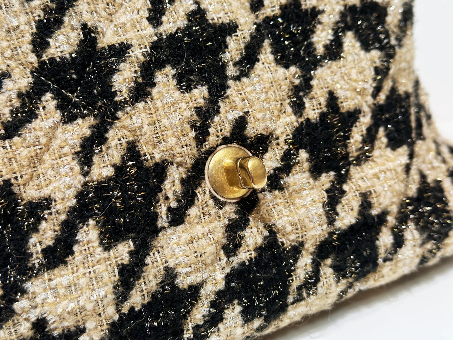CHANEL 19 Medium Flap Bag in 19K Beige Black Houndstooth Tweed 2863 holo card