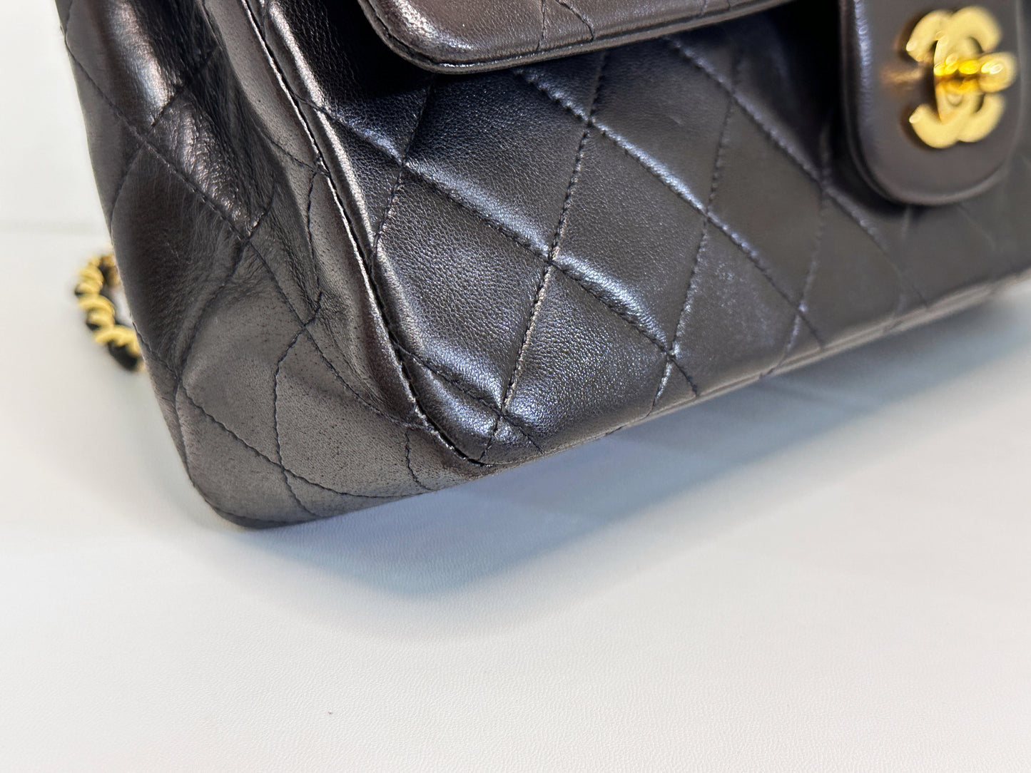 Chanel Vintage Black Quilted Lambskin Medium Classic Double Flap Bag 25 holo card