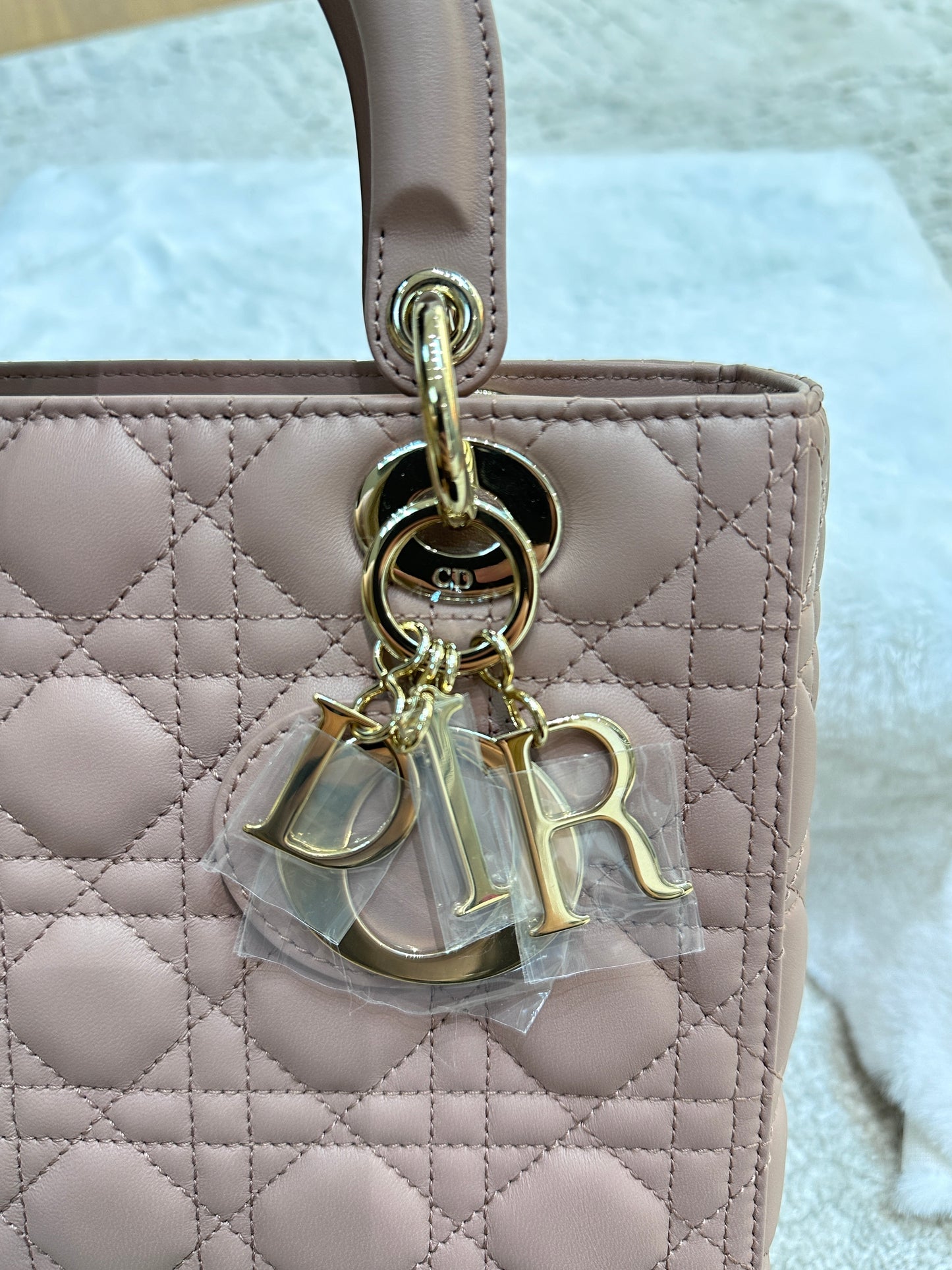 CHRISTIAN DIOR Lambskin Cannage Medium Lady Dior Fard