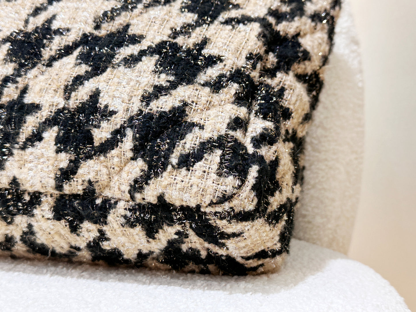 CHANEL 19 Maxi Flap Bag in 19K Beige Black Houndstooth Tweed 2876 holo card