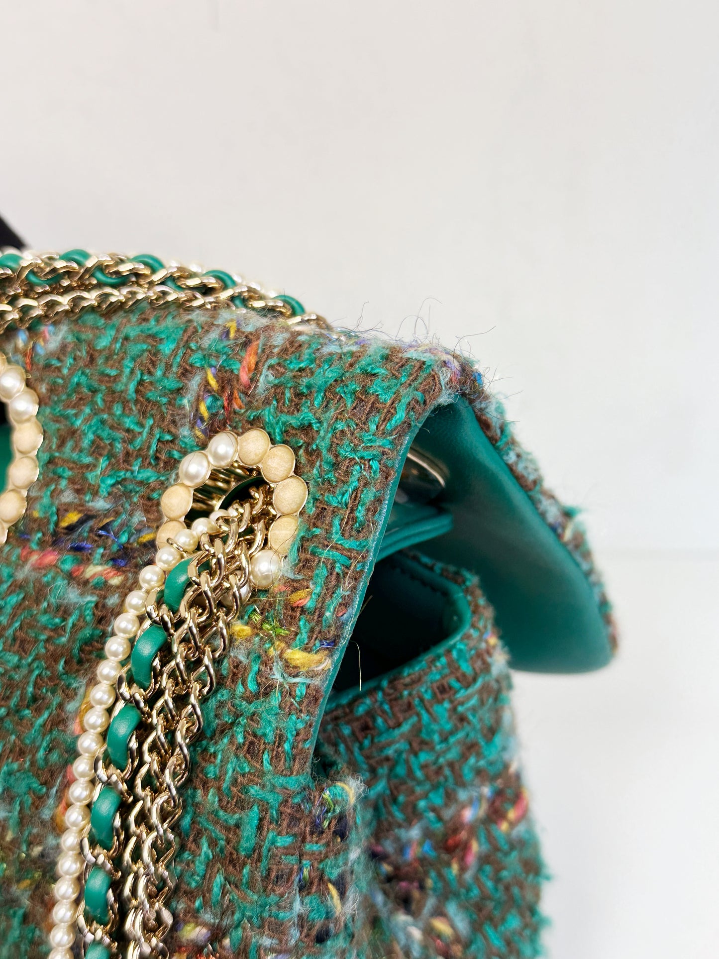 Chanel 23A Women CC Flap Bag Top Handle Wool Silk Green Tweed Glass Wooden Pearls K5TP microchip
