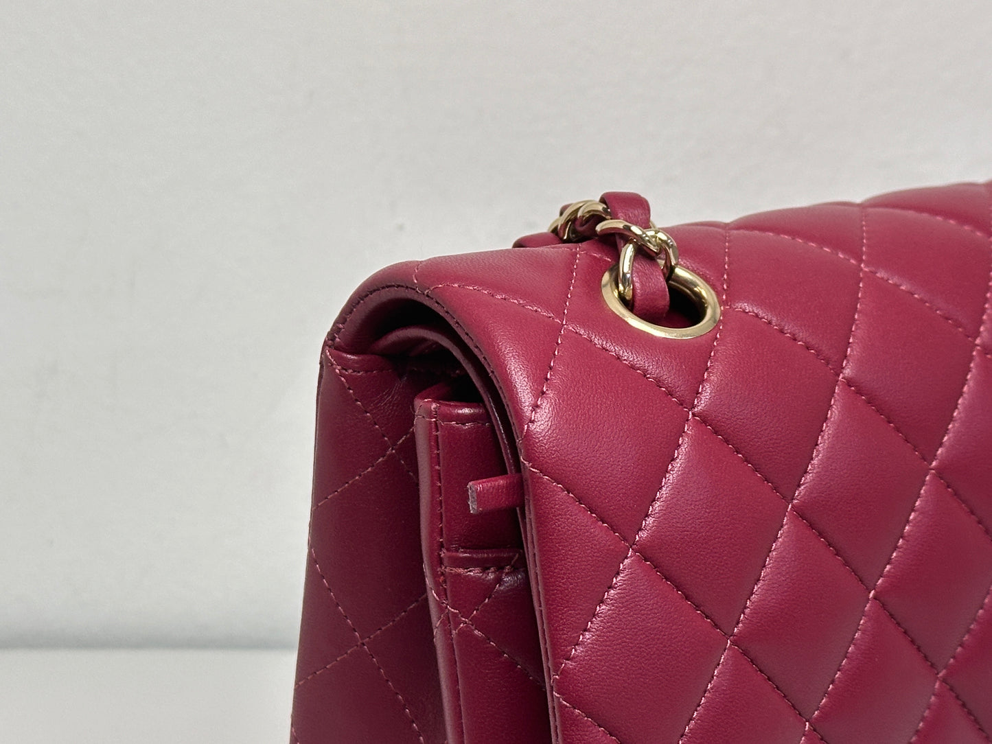 CHANEL MEDIUM 21A CLASSIC DOUBLE FLAP BAG LAMBSKIN DARK RED LGHW ULLK microchip