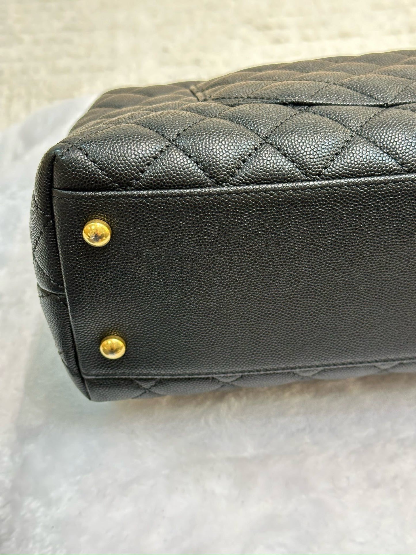 Chanel Medium Caviar Quilted Coco Handle Flap Black GHW 25 holo card