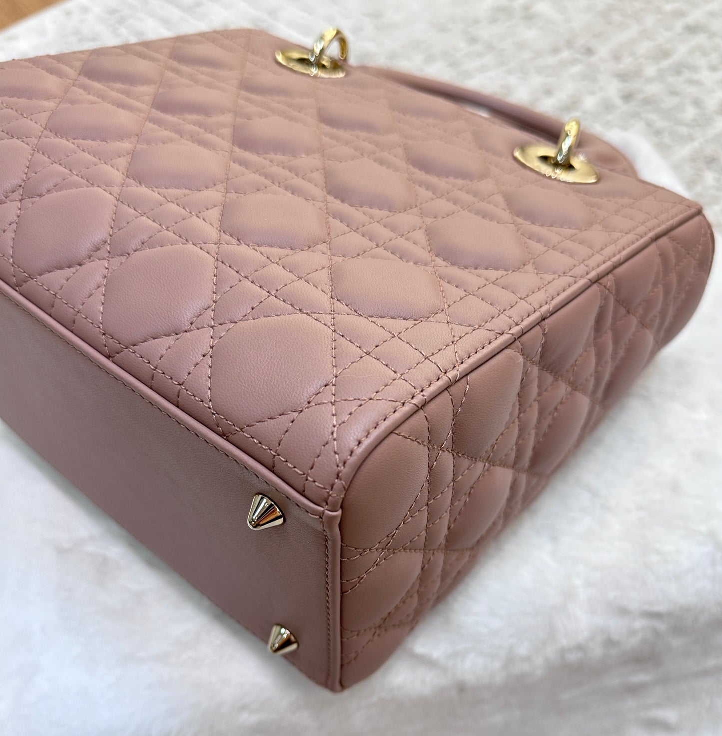 CHRISTIAN DIOR Lambskin Cannage Medium Lady Dior Fard