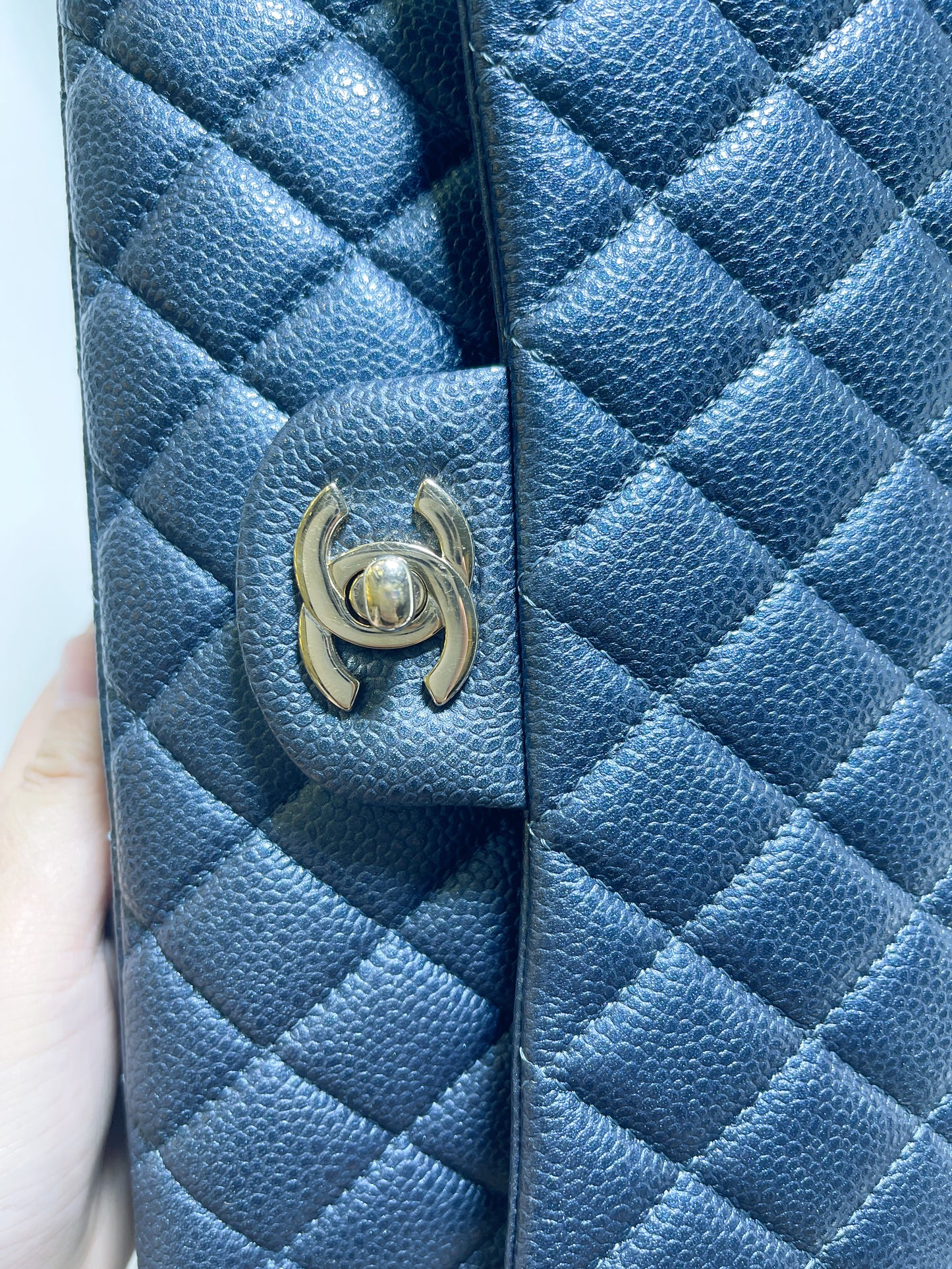 18S CHANEL PEARLY NAVY BLUE CAVIAR MEDIUM CLASSIC DOUBLE FLAP BAG GHW