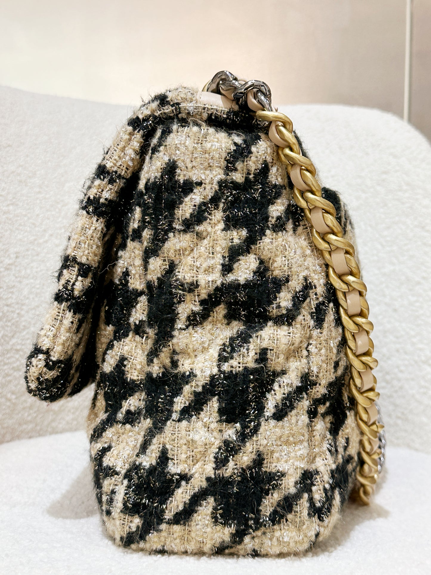 CHANEL 19 Maxi Flap Bag in 19K Beige Black Houndstooth Tweed 2876 holo card