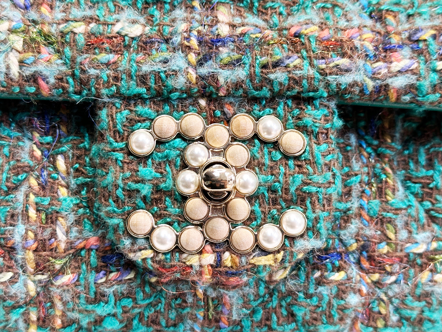 Chanel 23A Women CC Flap Bag Top Handle Wool Silk Green Tweed Glass Wooden Pearls K5TP microchip