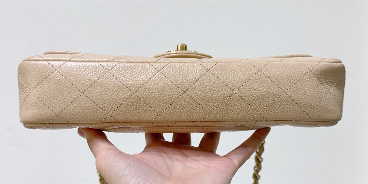Chanel Classic Vintage Clutch East-west in Beige Color