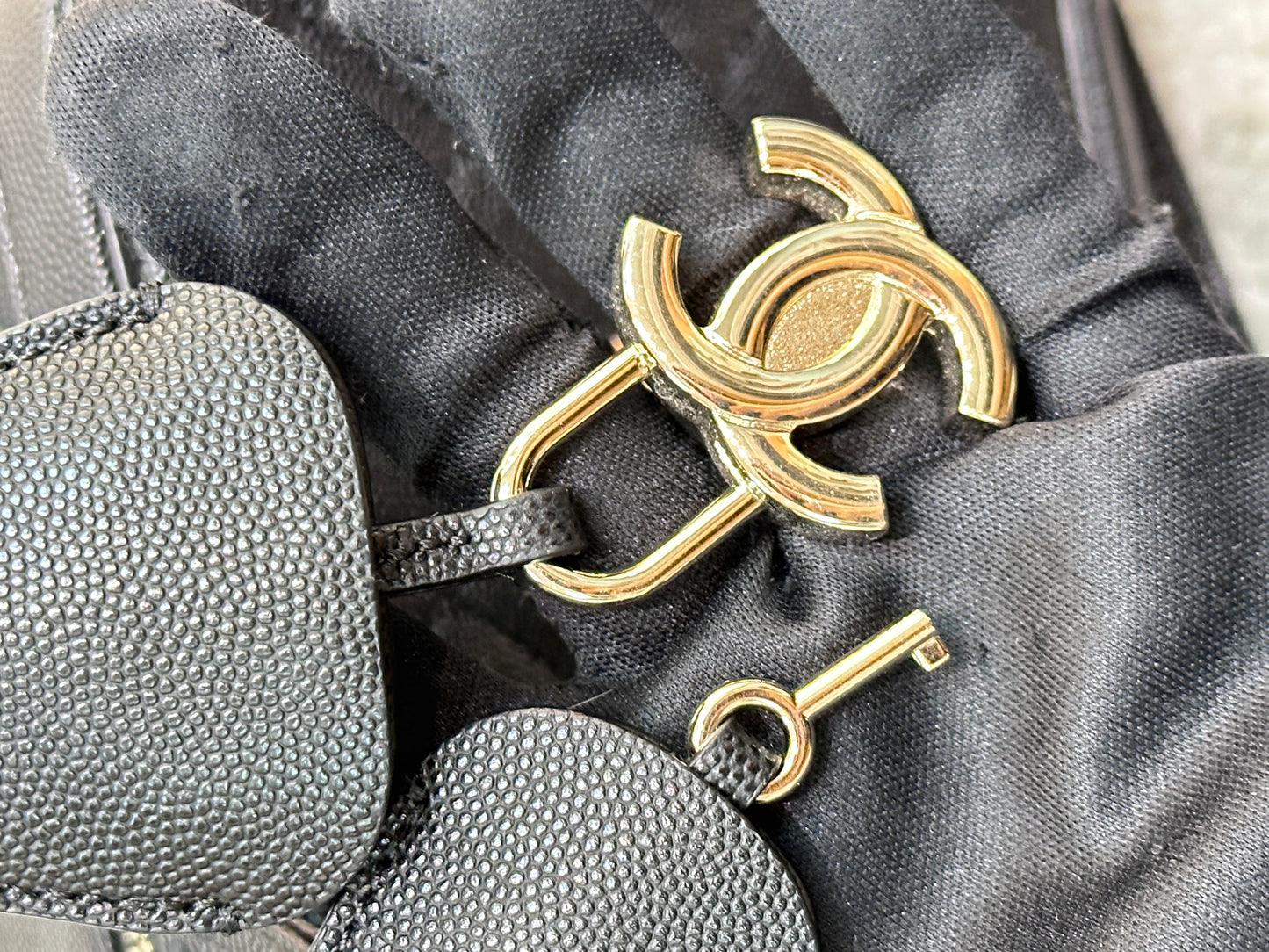 Chanel Filigree Vanity Case Quilted Caviar Medium Black